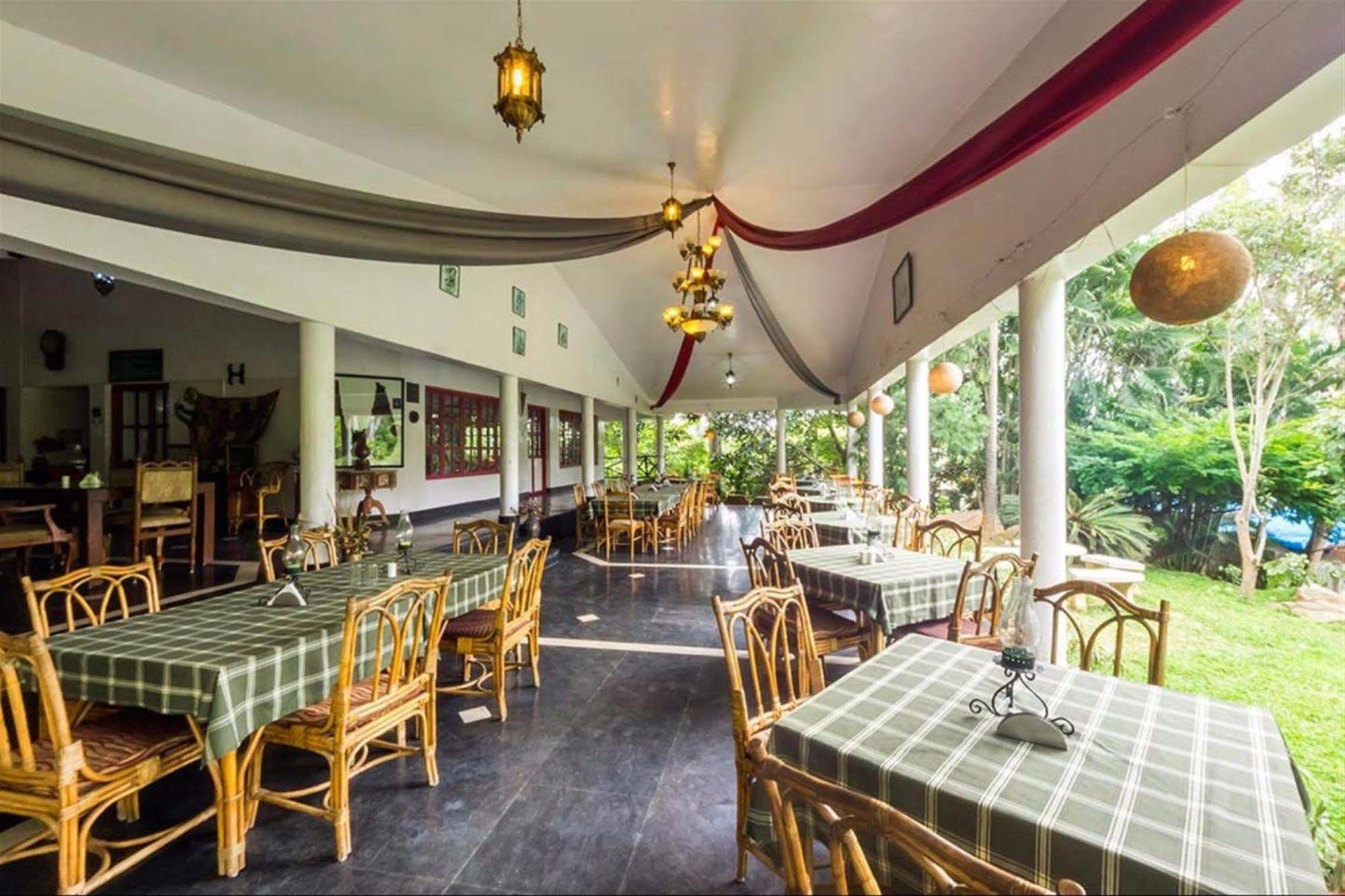 Eagle Ridge Resort Bangalore Exteriör bild