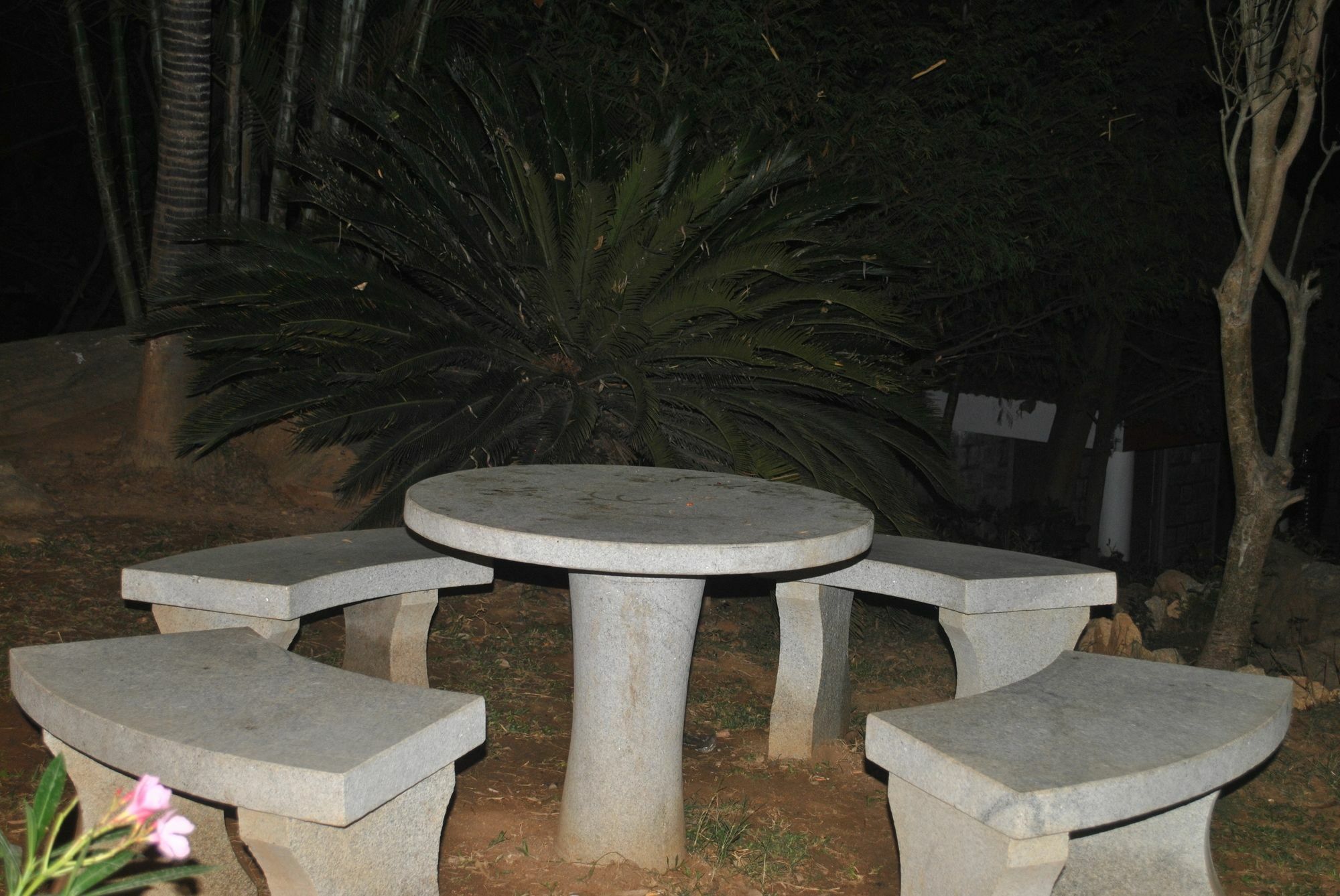 Eagle Ridge Resort Bangalore Exteriör bild